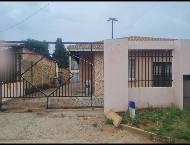 3 BEDROOM HOUSE FOR SALE IN ROODEPOORT CENTRAL